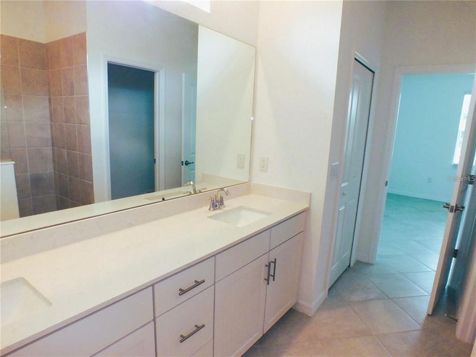 出租: $2,600 (4 贝兹, 3 浴室, 2035 平方英尺)