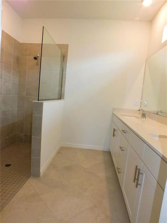 出租: $2,600 (4 贝兹, 3 浴室, 2035 平方英尺)