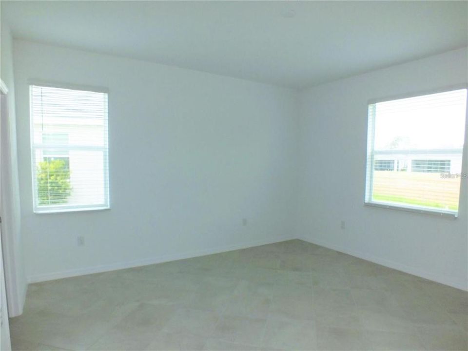 出租: $2,600 (4 贝兹, 3 浴室, 2035 平方英尺)