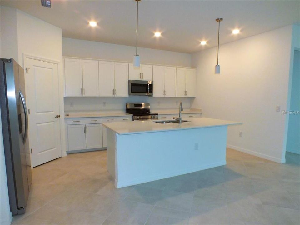 出租: $2,600 (4 贝兹, 3 浴室, 2035 平方英尺)