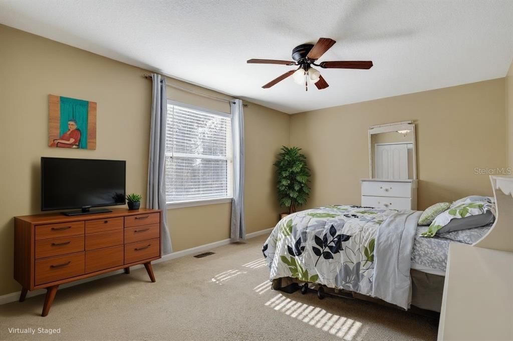 待售: $447,900 (4 贝兹, 2 浴室, 2700 平方英尺)