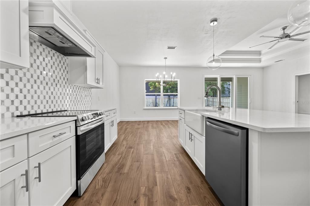 待售: $472,900 (4 贝兹, 3 浴室, 1900 平方英尺)