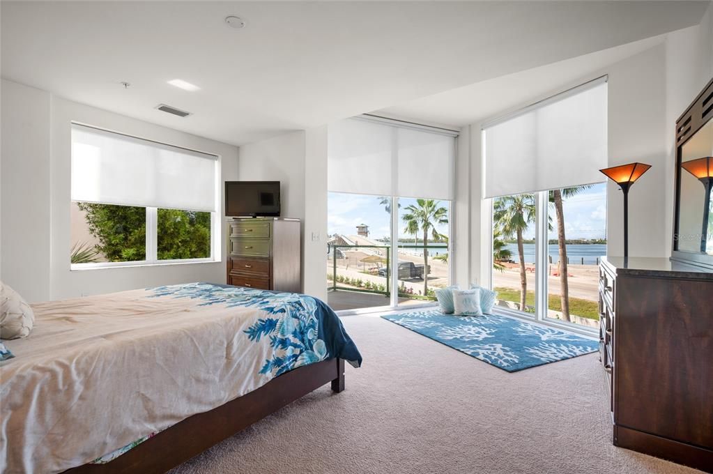 For Rent: $2,300 (3 beds, 2 baths, 1384 Square Feet)