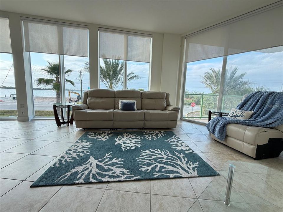 For Rent: $2,300 (3 beds, 2 baths, 1384 Square Feet)