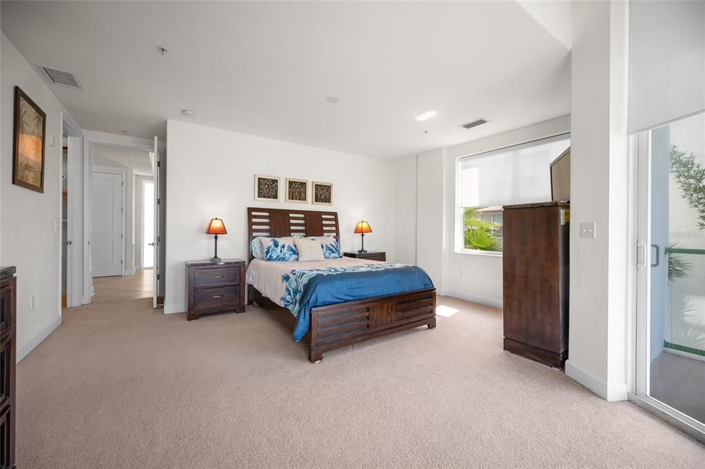 For Rent: $2,300 (3 beds, 2 baths, 1384 Square Feet)