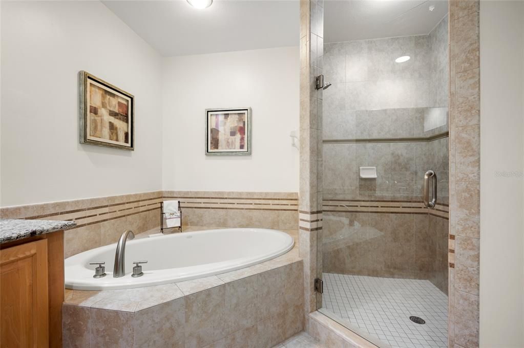 For Rent: $2,300 (3 beds, 2 baths, 1384 Square Feet)