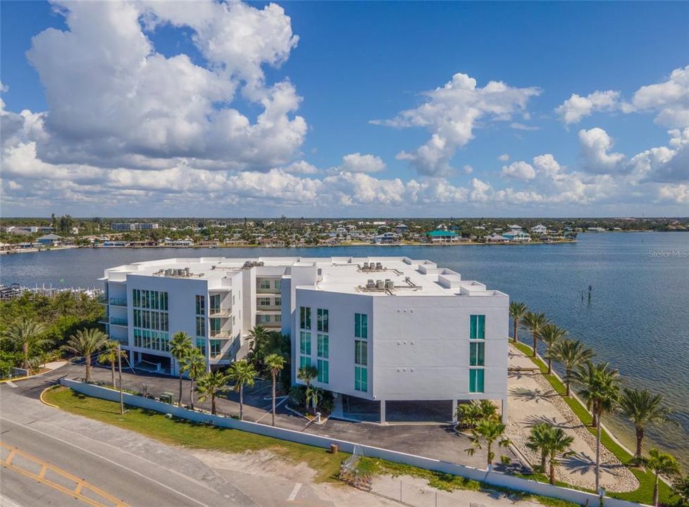 For Rent: $2,300 (3 beds, 2 baths, 1384 Square Feet)