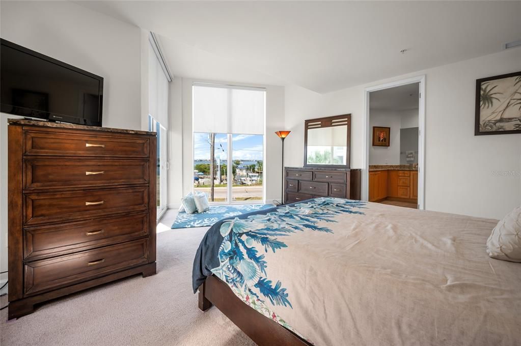 For Rent: $2,300 (3 beds, 2 baths, 1384 Square Feet)