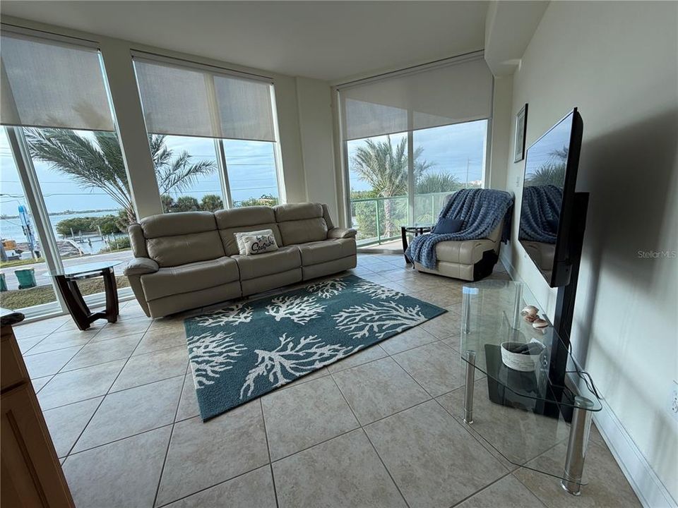 For Rent: $2,300 (3 beds, 2 baths, 1384 Square Feet)