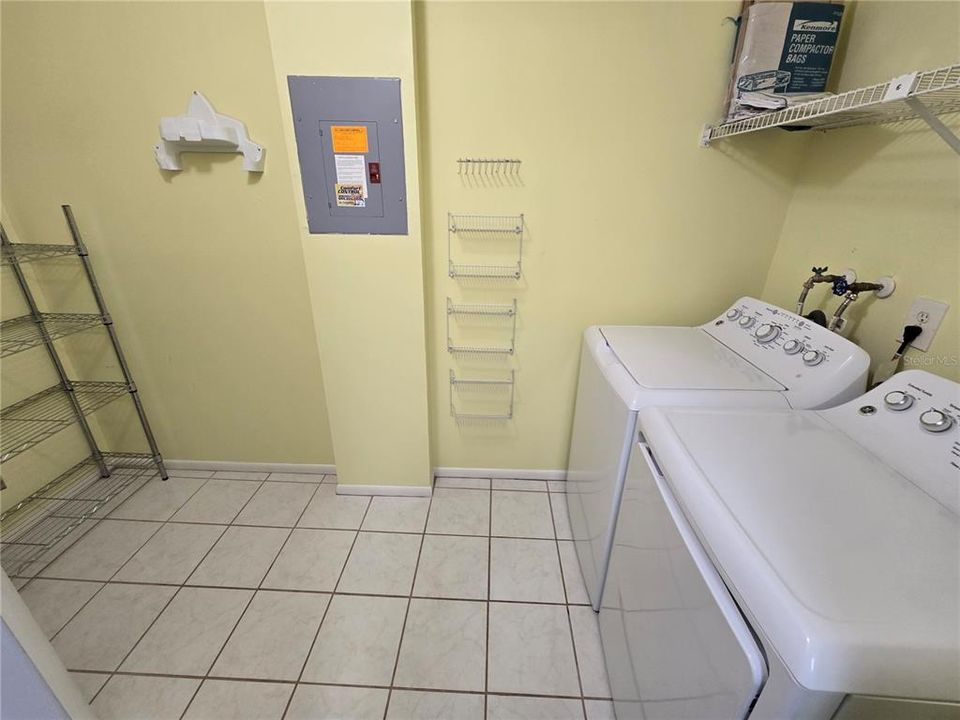 For Sale: $145,000 (2 beds, 2 baths, 1134 Square Feet)