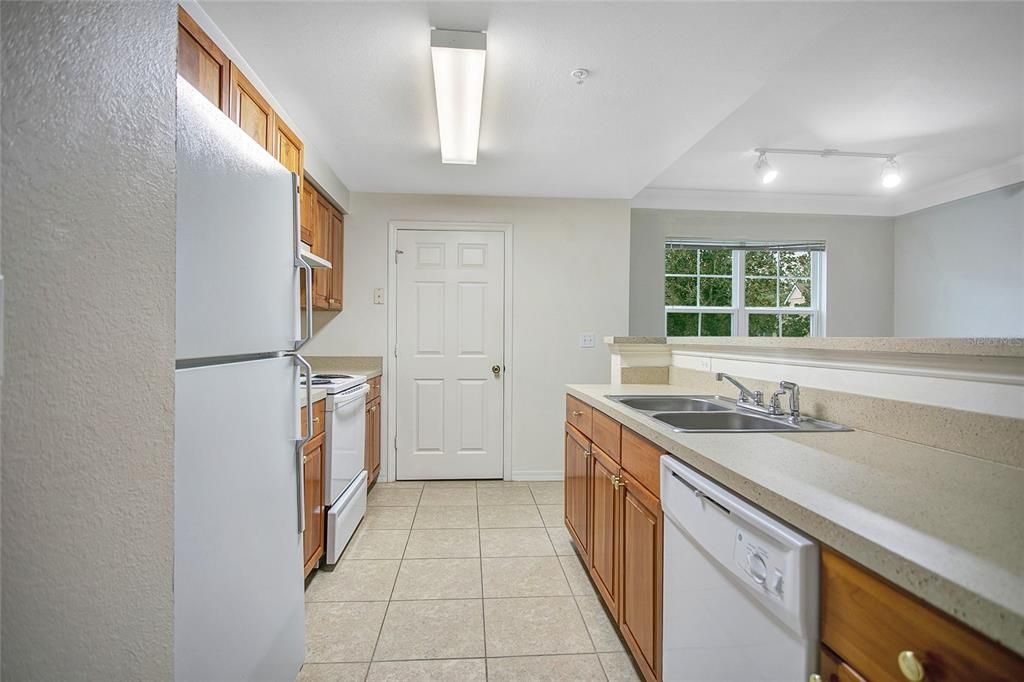 出租: $1,895 (2 贝兹, 2 浴室, 1548 平方英尺)