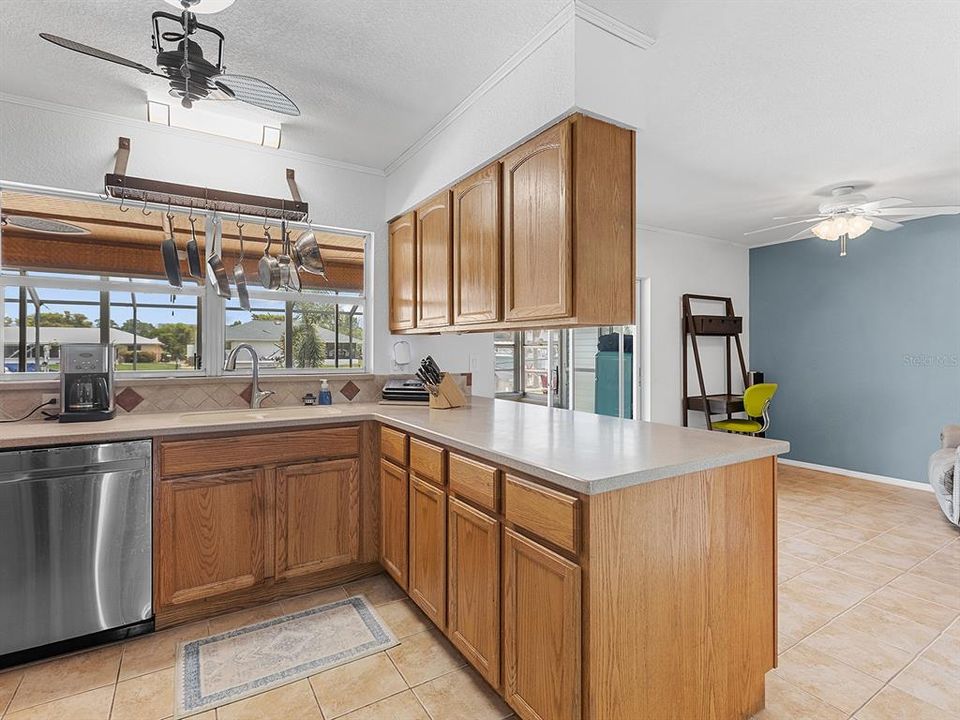 待售: $429,000 (2 贝兹, 2 浴室, 1645 平方英尺)