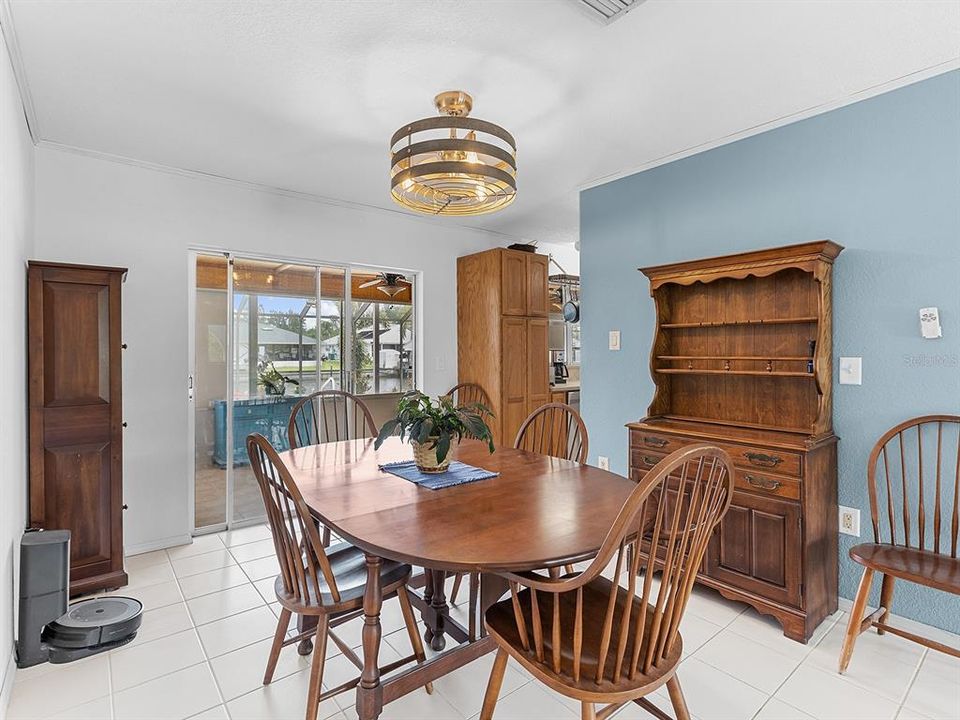 待售: $429,000 (2 贝兹, 2 浴室, 1645 平方英尺)