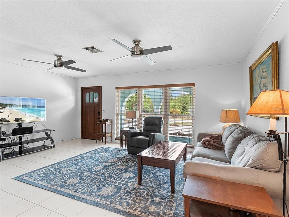 待售: $429,000 (2 贝兹, 2 浴室, 1645 平方英尺)