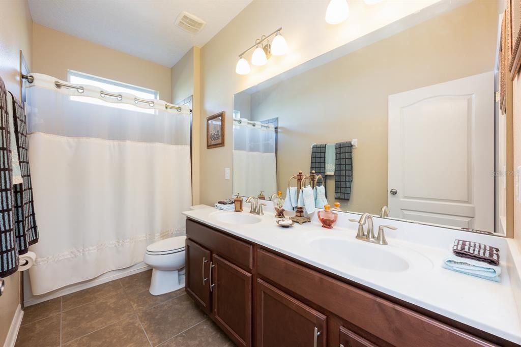 На продажу: $650,000 (4 спален, 3 ванн, 2580 Квадратных фут)