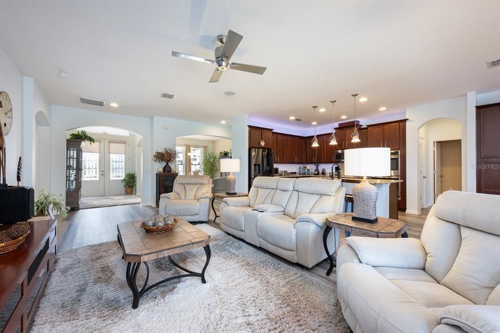 На продажу: $650,000 (4 спален, 3 ванн, 2580 Квадратных фут)