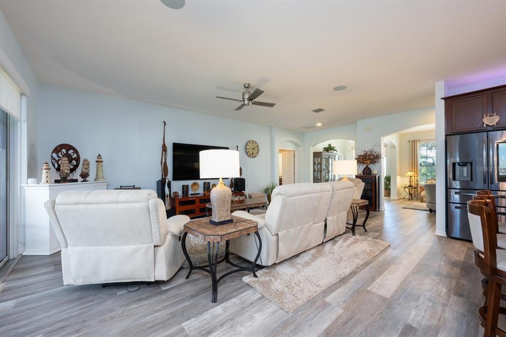 На продажу: $650,000 (4 спален, 3 ванн, 2580 Квадратных фут)