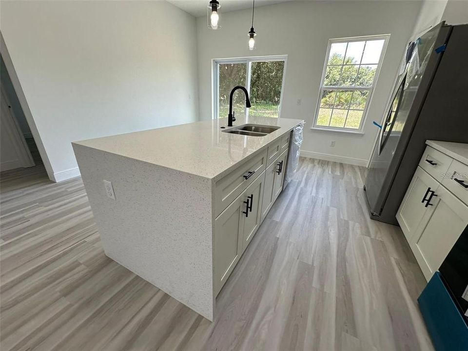 En Renta: $2,200 (4 camas, 2 baños, 1630 Pies cuadrados)