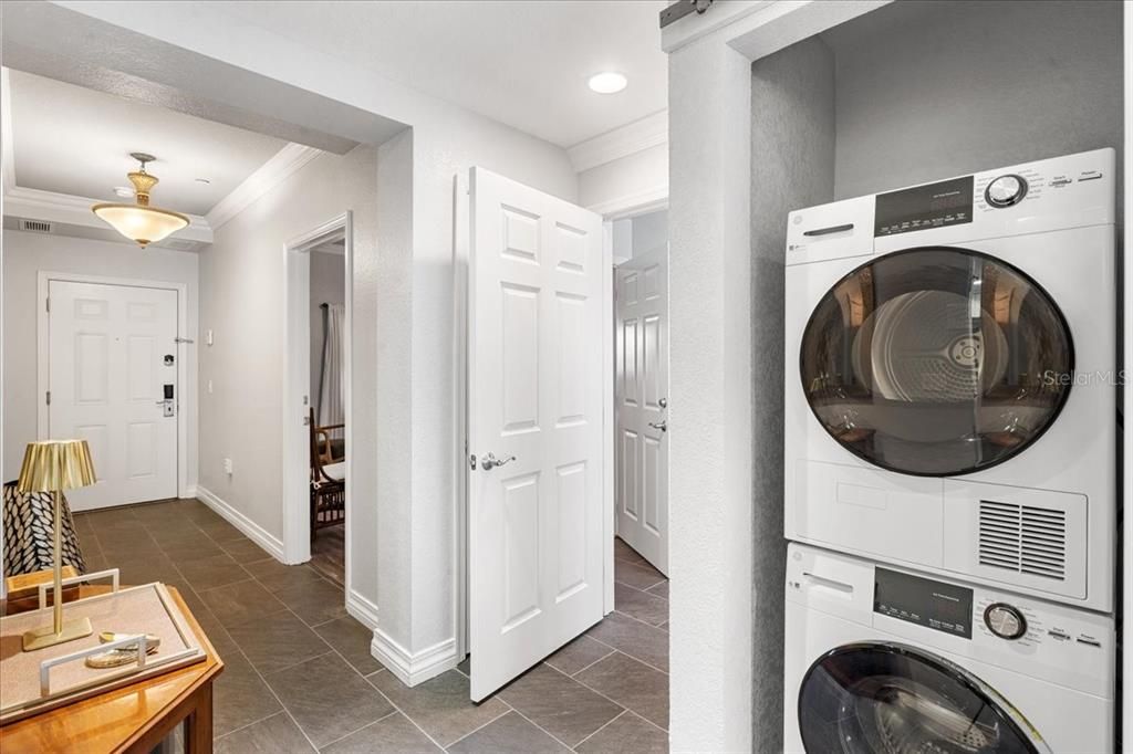 For Sale: $359,999 (3 beds, 3 baths, 1630 Square Feet)