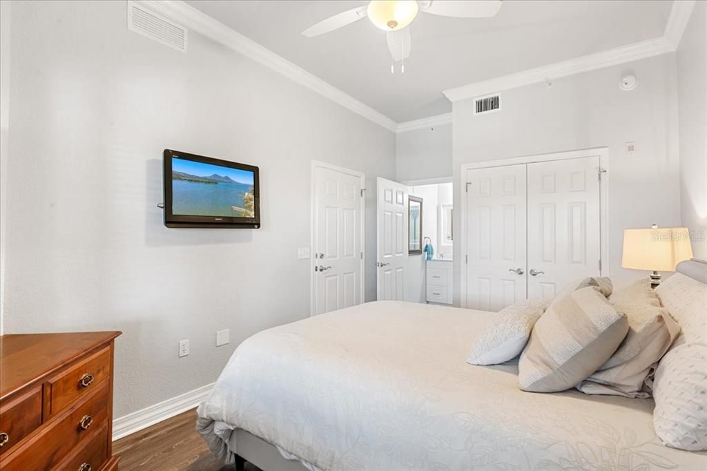 For Sale: $359,999 (3 beds, 3 baths, 1630 Square Feet)