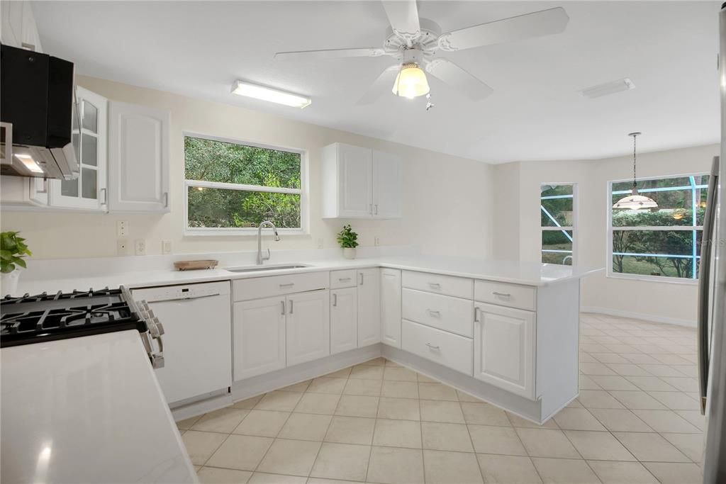 На продажу: $447,900 (3 спален, 2 ванн, 1902 Квадратных фут)