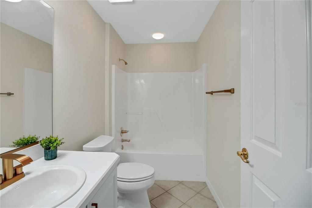 На продажу: $447,900 (3 спален, 2 ванн, 1902 Квадратных фут)