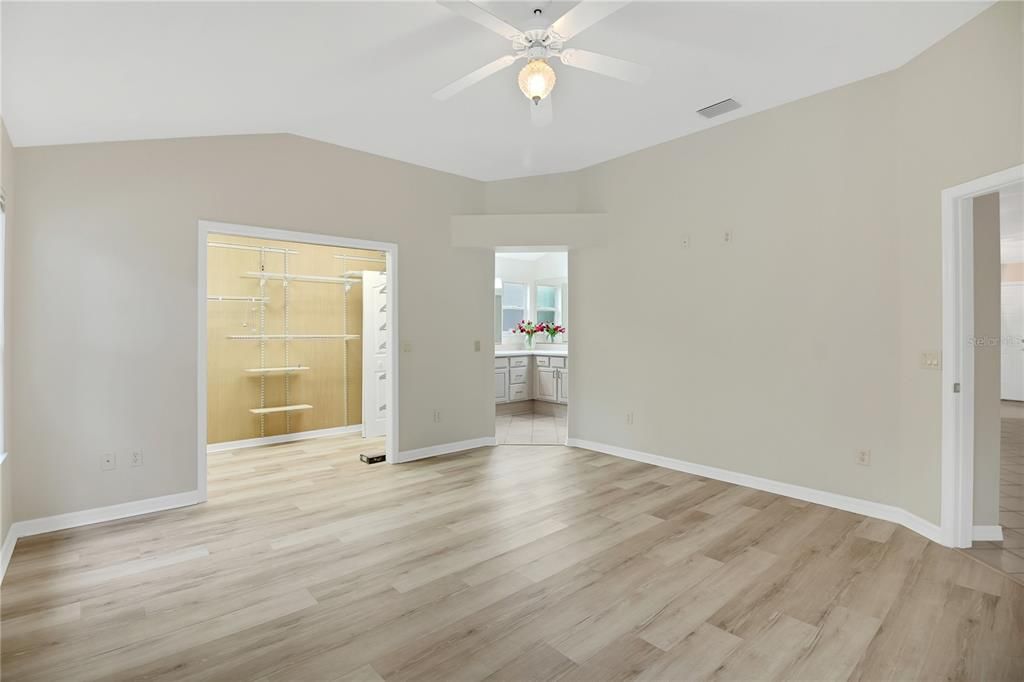 На продажу: $447,900 (3 спален, 2 ванн, 1902 Квадратных фут)