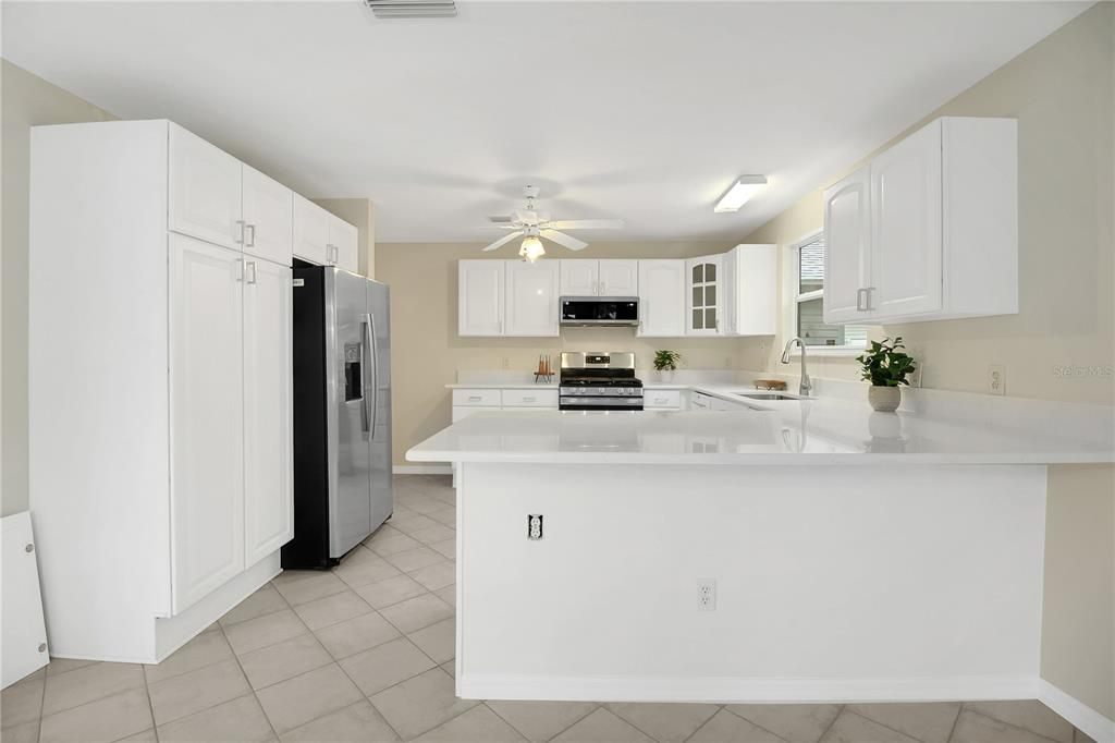 На продажу: $447,900 (3 спален, 2 ванн, 1902 Квадратных фут)