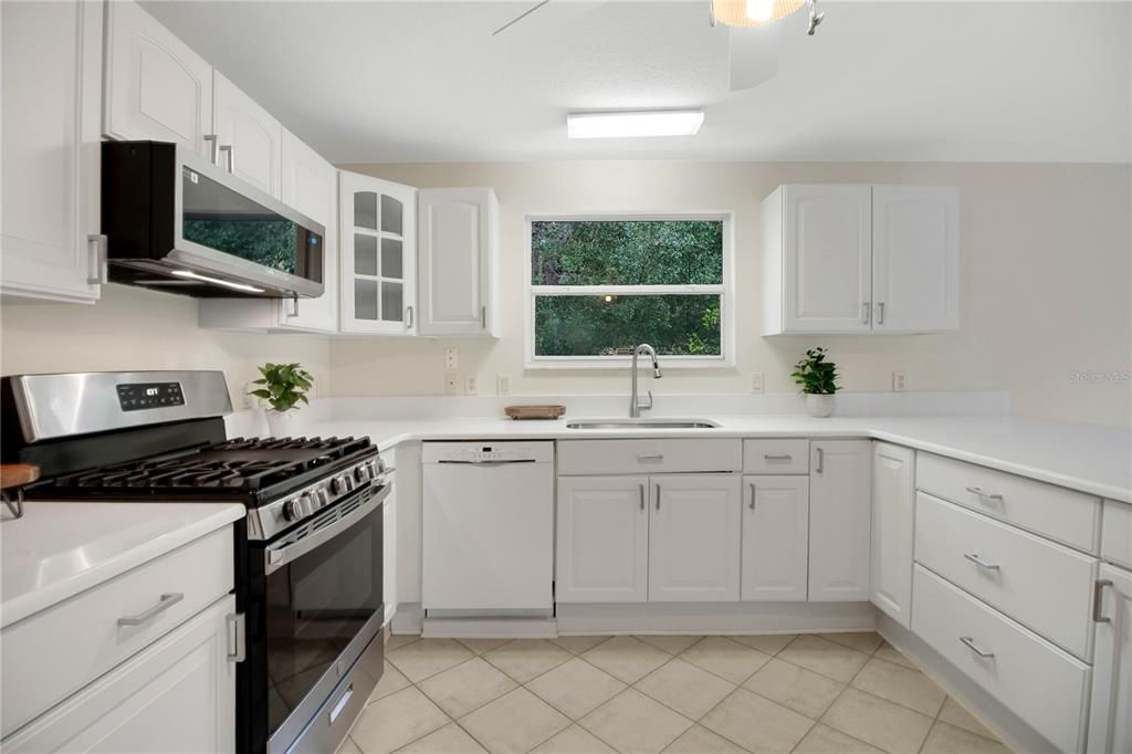 На продажу: $447,900 (3 спален, 2 ванн, 1902 Квадратных фут)