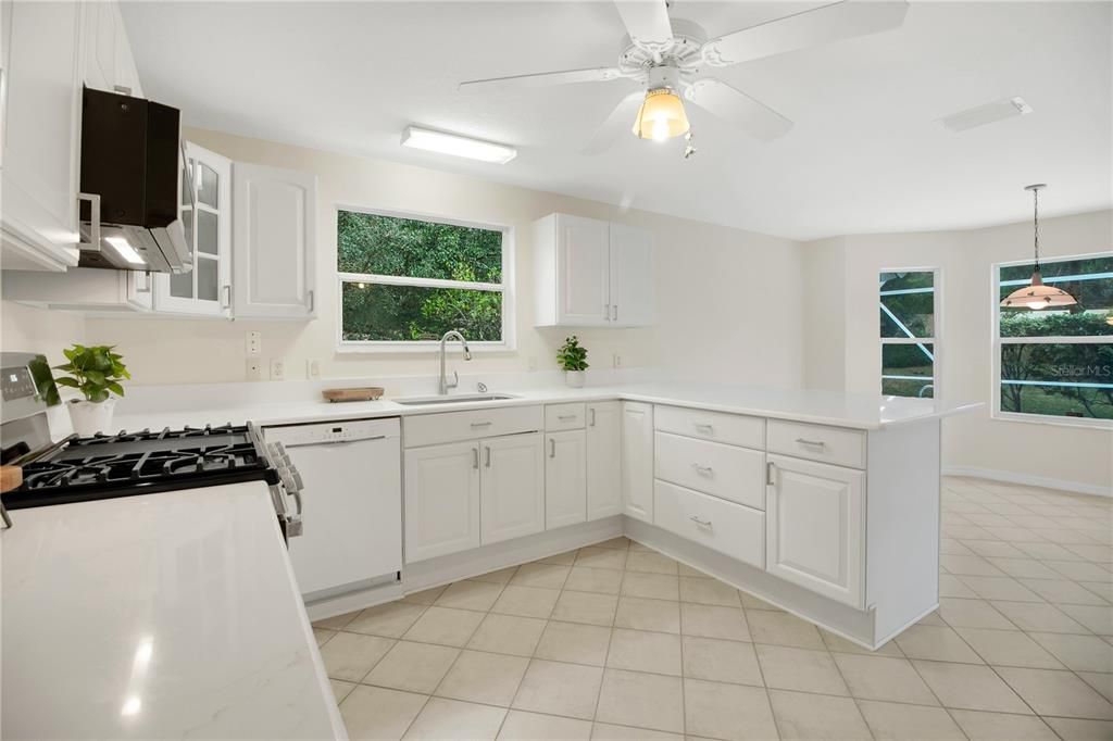 На продажу: $447,900 (3 спален, 2 ванн, 1902 Квадратных фут)