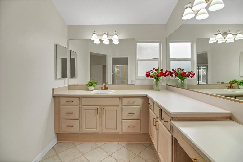 На продажу: $447,900 (3 спален, 2 ванн, 1902 Квадратных фут)