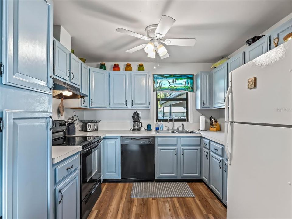 For Sale: $545,000 (2 beds, 1 baths, 1089 Square Feet)
