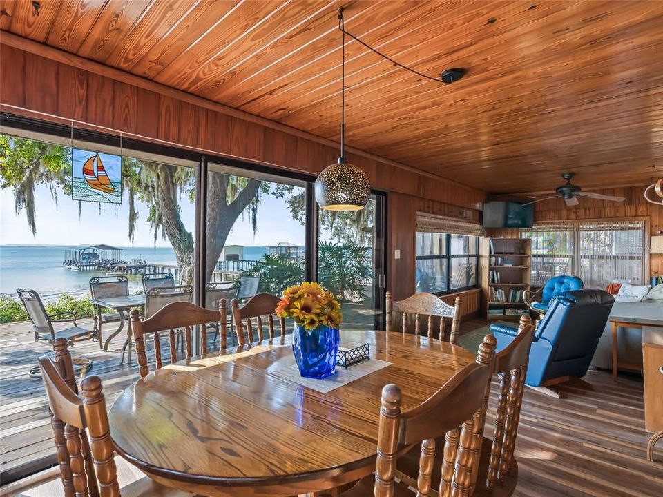 For Sale: $545,000 (2 beds, 1 baths, 1089 Square Feet)