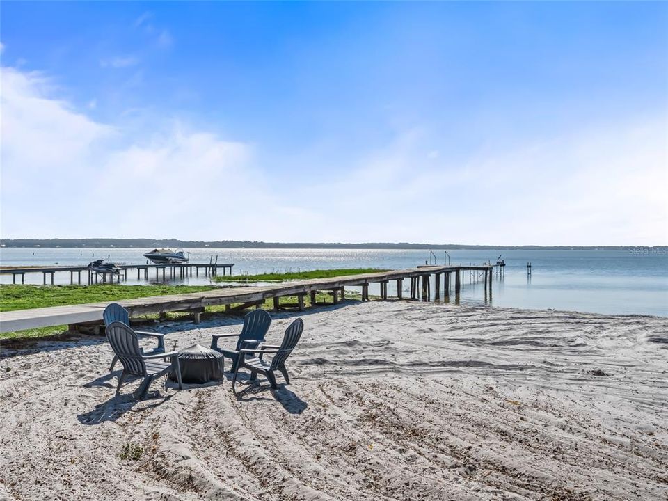 For Sale: $545,000 (2 beds, 1 baths, 1089 Square Feet)