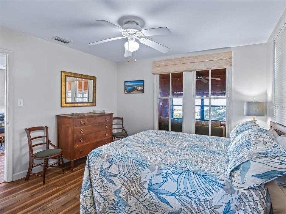 For Sale: $545,000 (2 beds, 1 baths, 1089 Square Feet)