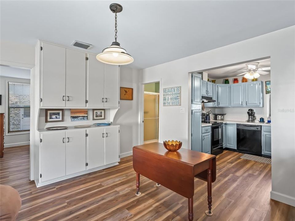 For Sale: $545,000 (2 beds, 1 baths, 1089 Square Feet)