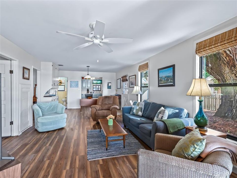 For Sale: $545,000 (2 beds, 1 baths, 1089 Square Feet)