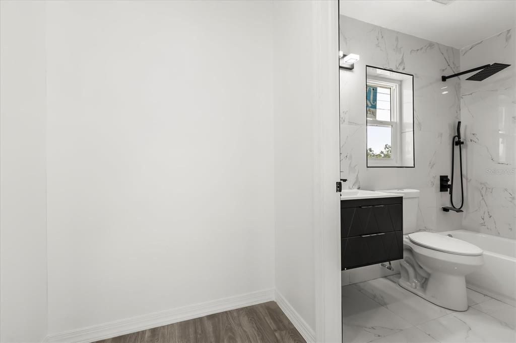 For Sale: $279,000 (2 beds, 2 baths, 1008 Square Feet)