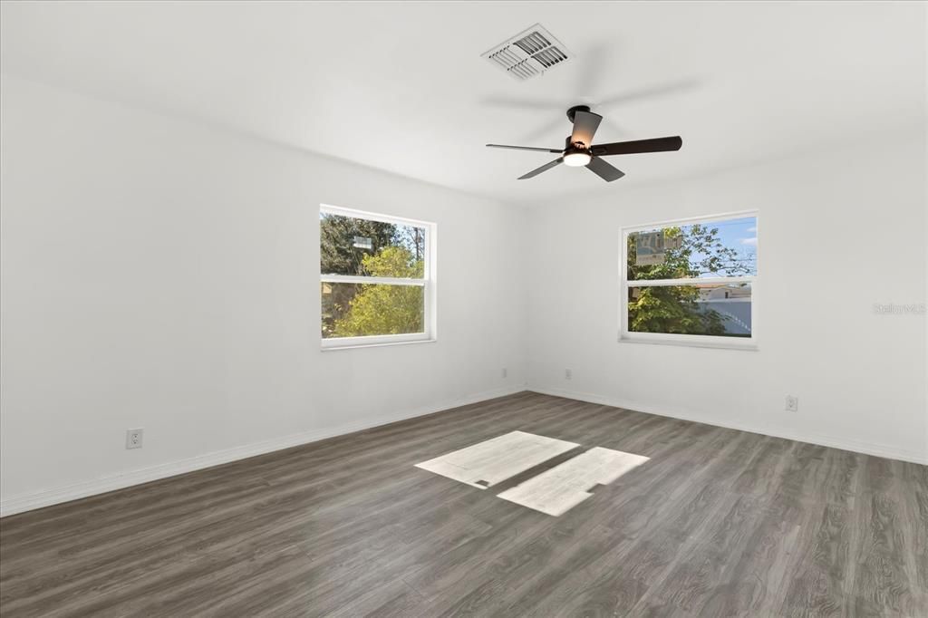 For Sale: $279,000 (2 beds, 2 baths, 1008 Square Feet)