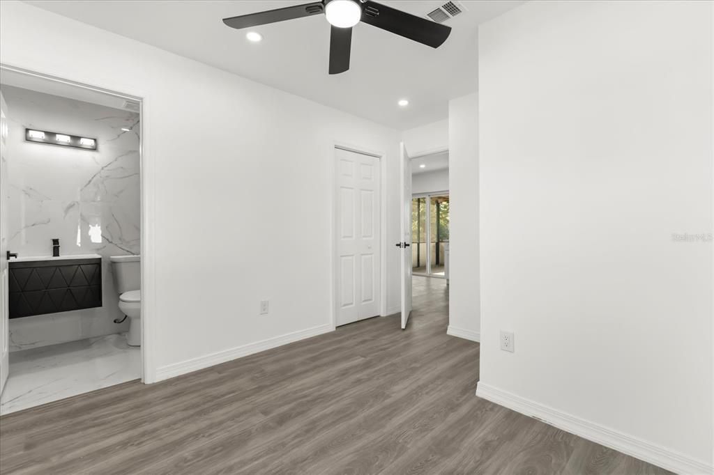 For Sale: $279,000 (2 beds, 2 baths, 1008 Square Feet)