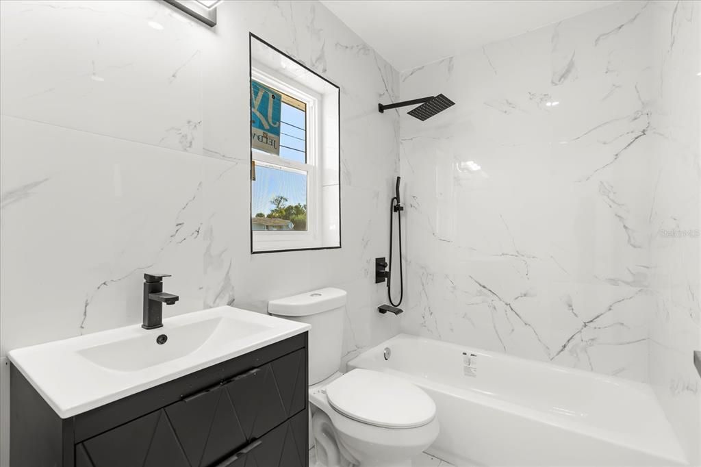 For Sale: $279,000 (2 beds, 2 baths, 1008 Square Feet)