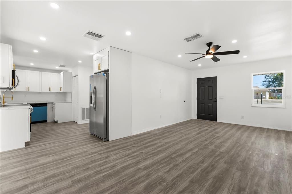 For Sale: $279,000 (2 beds, 2 baths, 1008 Square Feet)