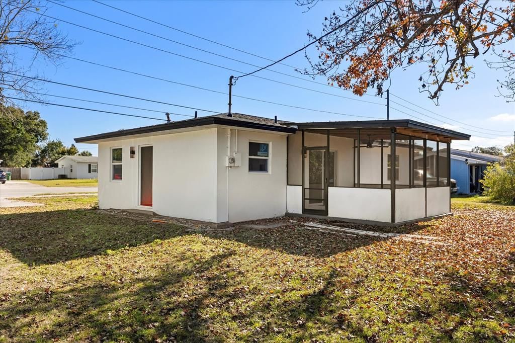 For Sale: $279,000 (2 beds, 2 baths, 1008 Square Feet)