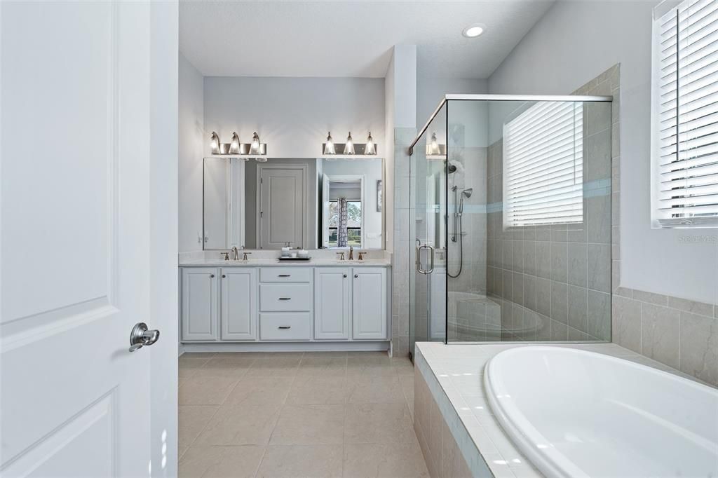 待售: $695,000 (3 贝兹, 2 浴室, 1987 平方英尺)