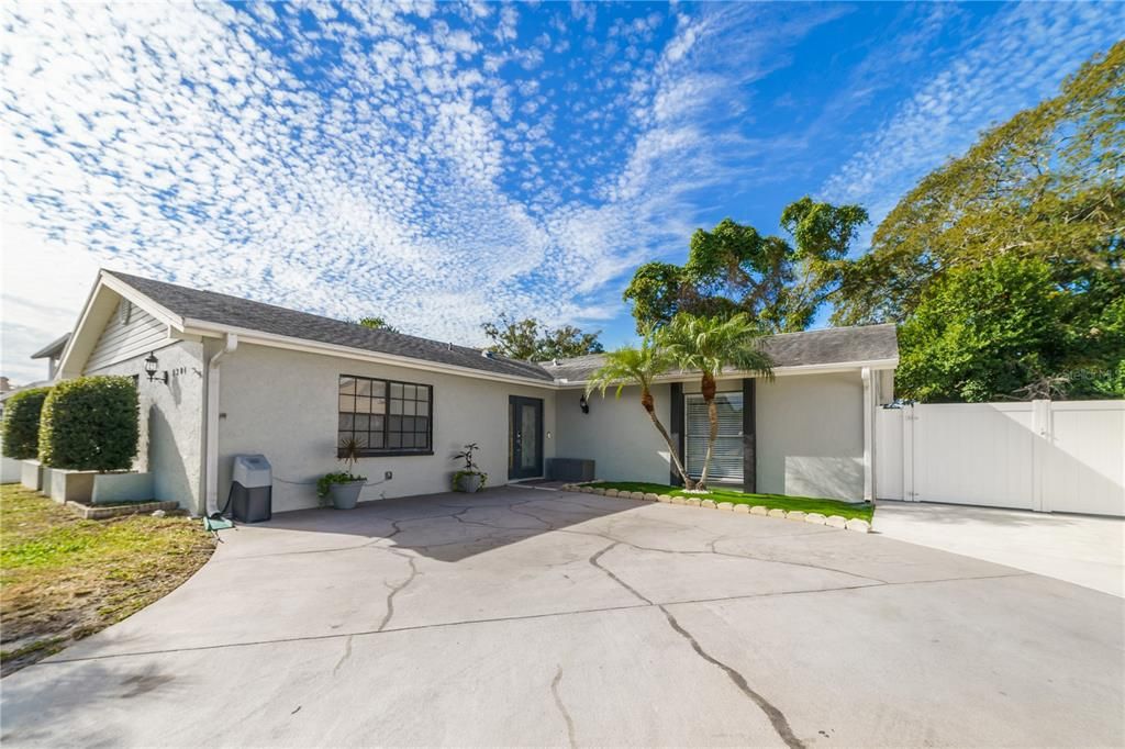 En Venta: $525,000 (3 camas, 2 baños, 1870 Pies cuadrados)