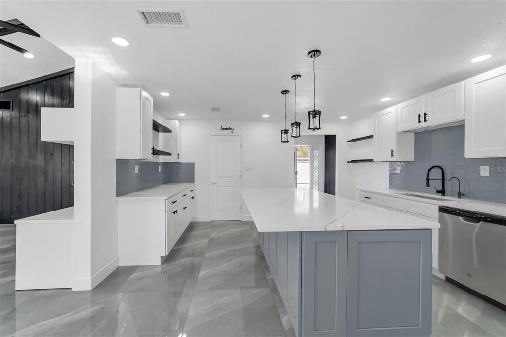 En Venta: $525,000 (3 camas, 2 baños, 1870 Pies cuadrados)