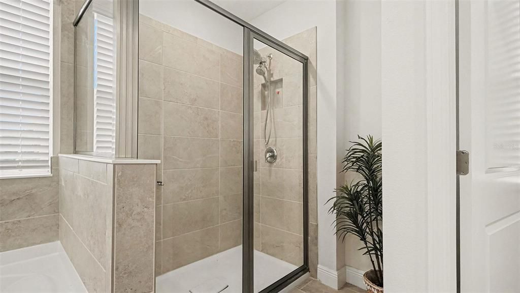 For Sale: $455,000 (5 beds, 3 baths, 3609 Square Feet)