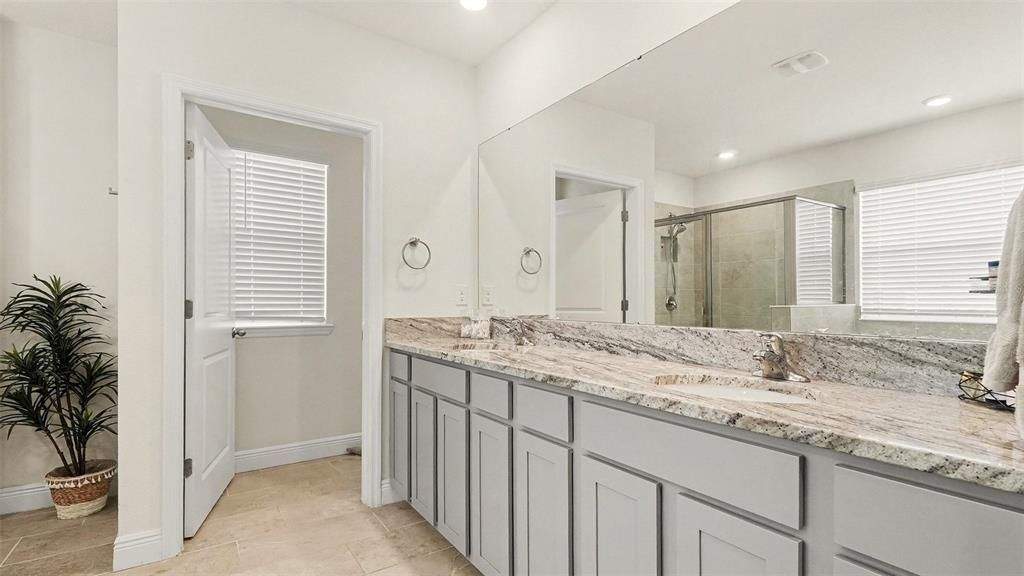 For Sale: $455,000 (5 beds, 3 baths, 3609 Square Feet)