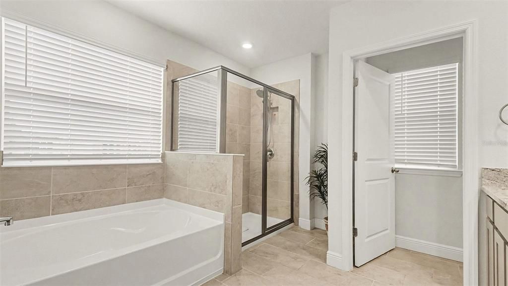 For Sale: $455,000 (5 beds, 3 baths, 3609 Square Feet)