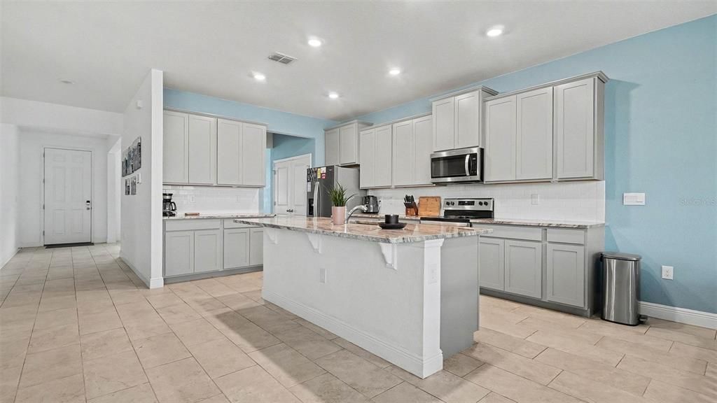 For Sale: $455,000 (5 beds, 3 baths, 3609 Square Feet)